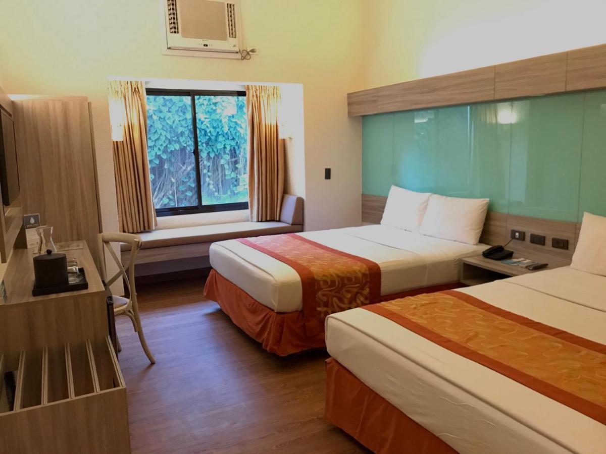 Microtel By Wyndham Boracay Balabag  Eksteriør billede