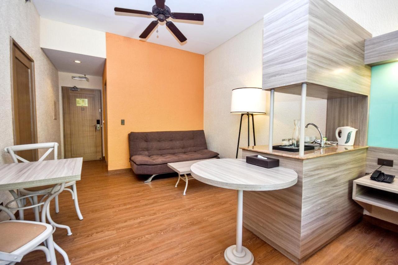 Microtel By Wyndham Boracay Balabag  Eksteriør billede
