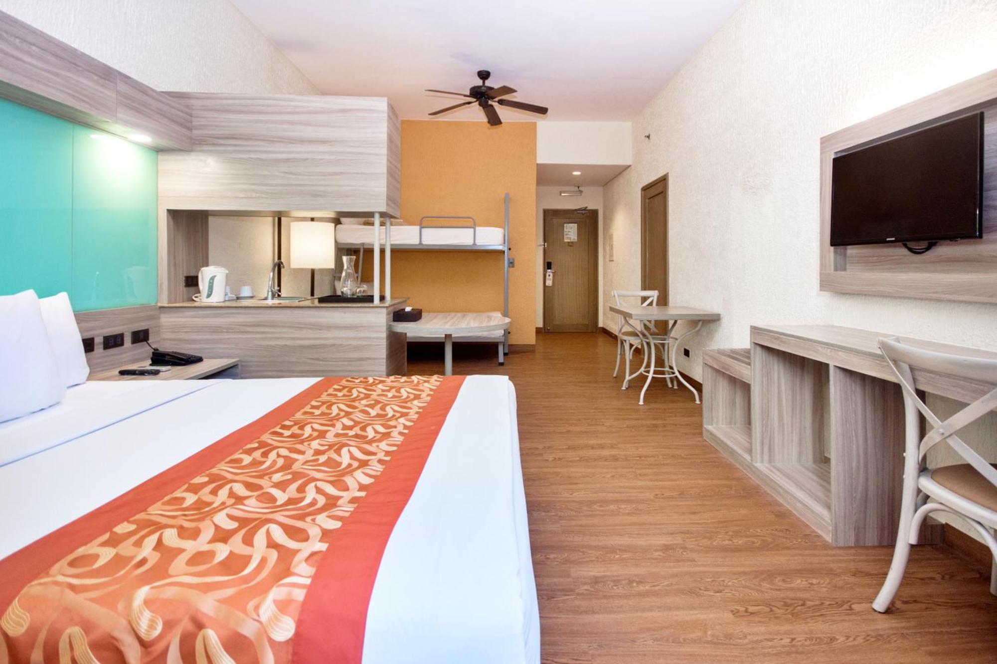 Microtel By Wyndham Boracay Balabag  Eksteriør billede