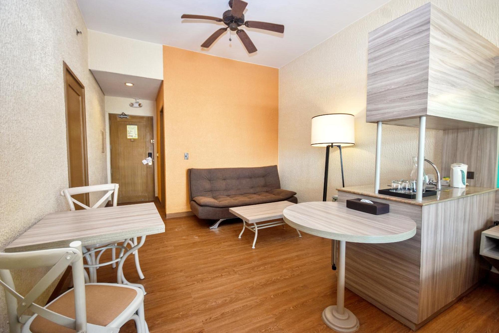 Microtel By Wyndham Boracay Balabag  Eksteriør billede