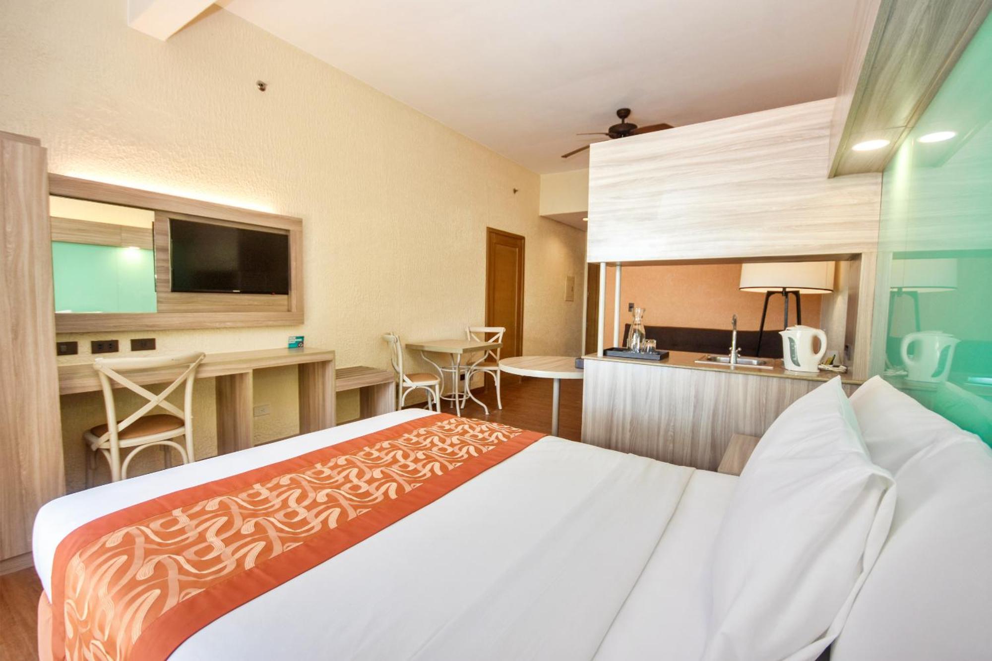 Microtel By Wyndham Boracay Balabag  Eksteriør billede