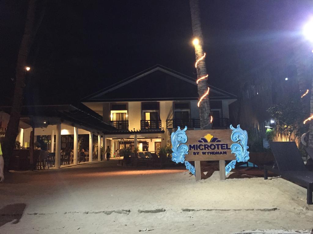 Microtel By Wyndham Boracay Balabag  Eksteriør billede