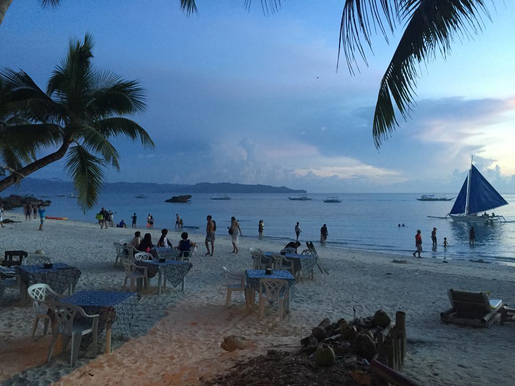 Microtel By Wyndham Boracay Balabag  Eksteriør billede